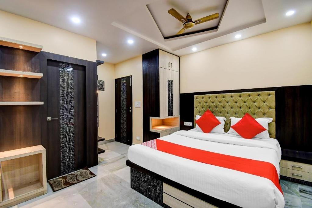 Dharmatala Inn Kolkata Bagian luar foto